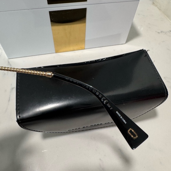 ONE DAY SALE✨

MARC JACOBS cat eye acetate sunglasses ✨ - Picture 10 of 16